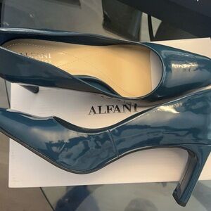 New in box size 11 3 1/2 inches Alfani leather pumps